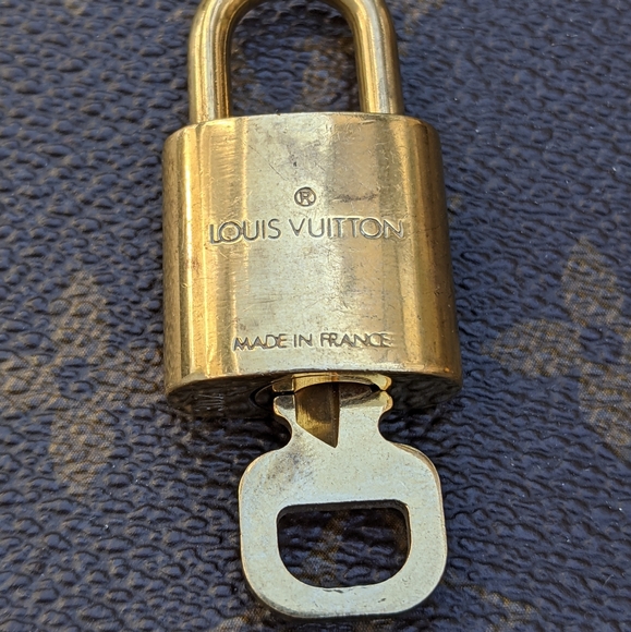 ⭐ #302 vintage Louis Vuitton padlock and ke - Picture 4 of 6